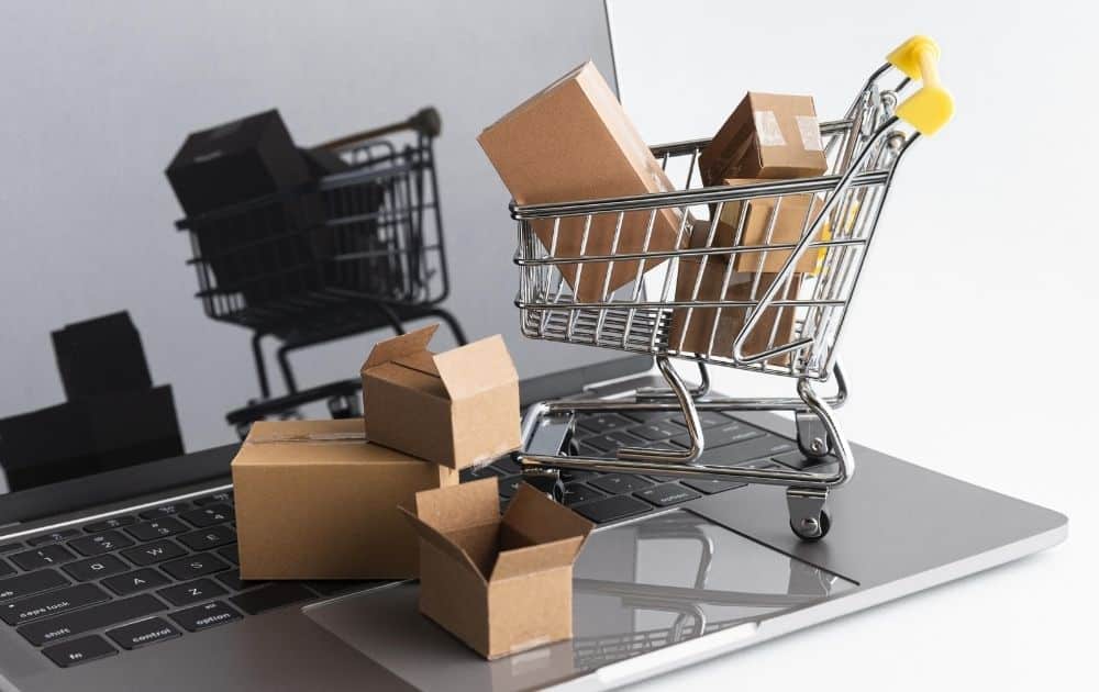 Online shopping (stock photo)